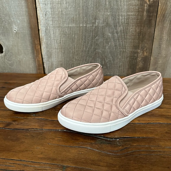 Steve Madden Ecentrcq Quilted Slip On Sneaker Shoe in Pink Size 9.5 Women’s - Picture 5 of 15